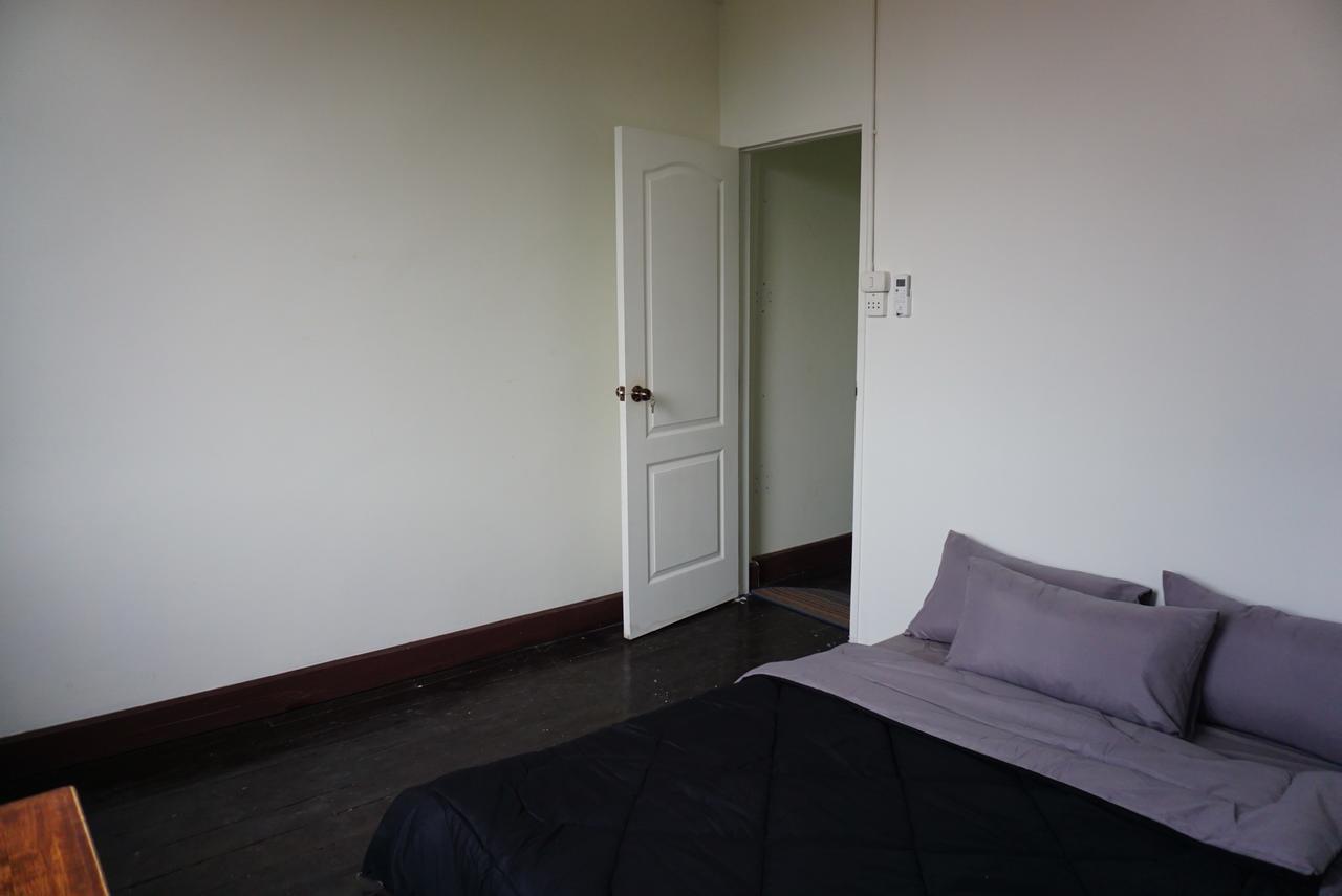 Sla Bar N'Bed Hostel Μπανγκόκ Εξωτερικό φωτογραφία